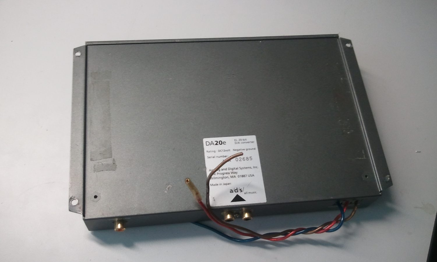 Нижняя этикетка a/d/s/ DA20e: DC12volt Negative ground, серийный номер и Made in Japan