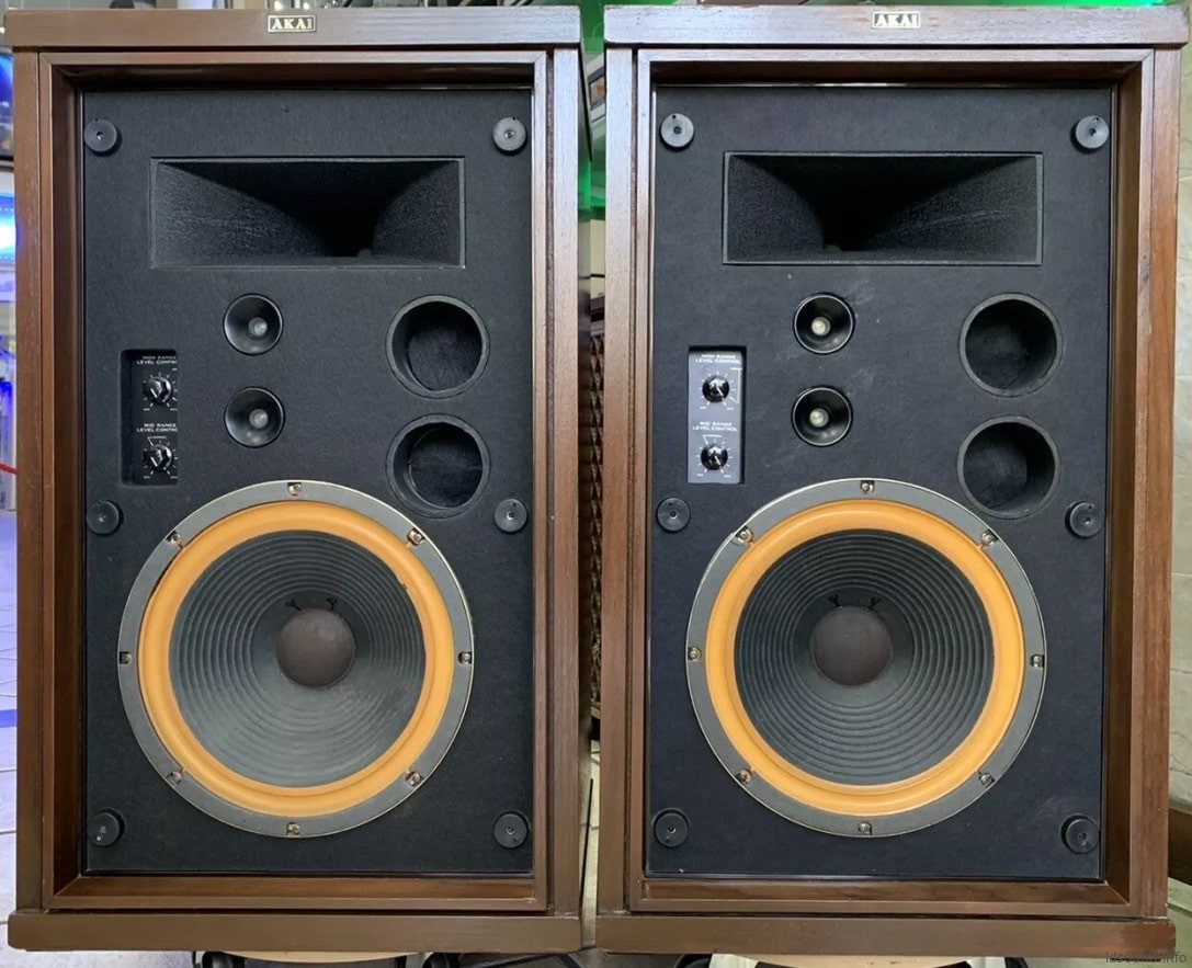 AKAI SW-180