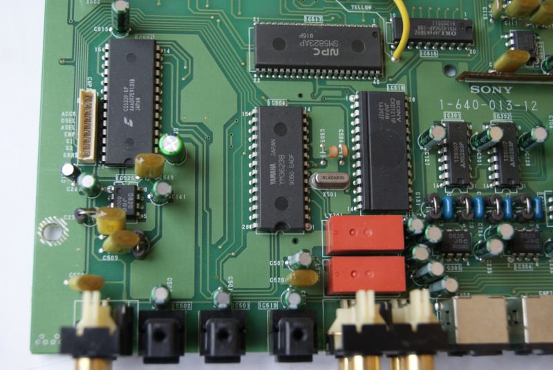 Цифровой фильтр NPC SM5824AP, Sony CXD1160AP и Toshiba TC4053BF на плате XES-P1