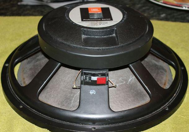 JBL 2235H: 15-дюймовый динамик 300 Вт | Характеристики и параметры