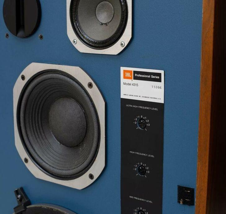 JBL4315